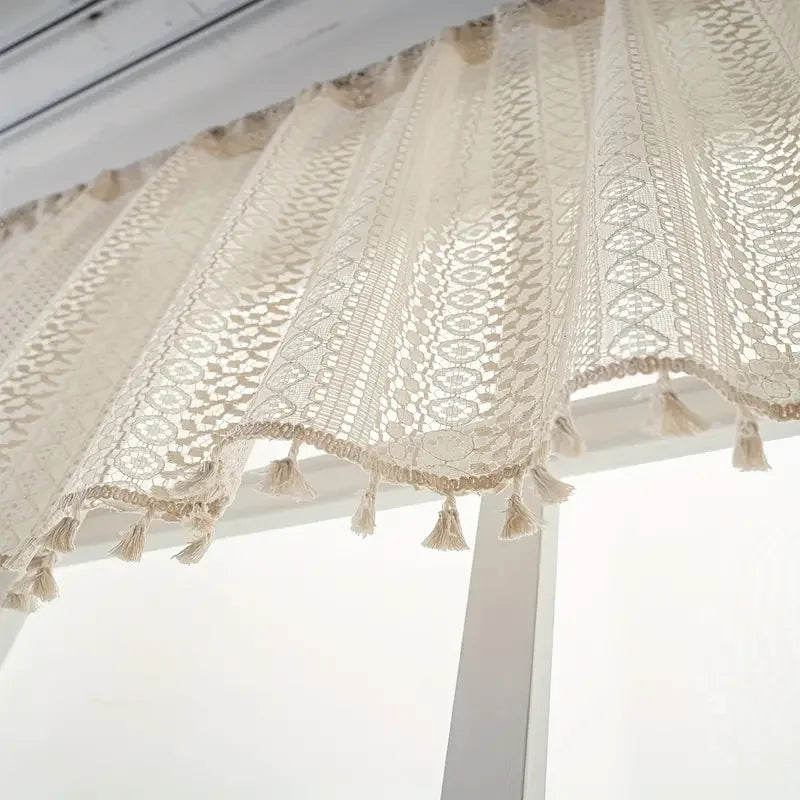 Rideau Court en Dentelle Beige à Pompons – Style Bohème