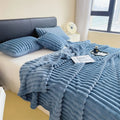 Plaid de Luxe Côtelé Ultra Doux – Couverture Cocooning pour Lit et Canapé
