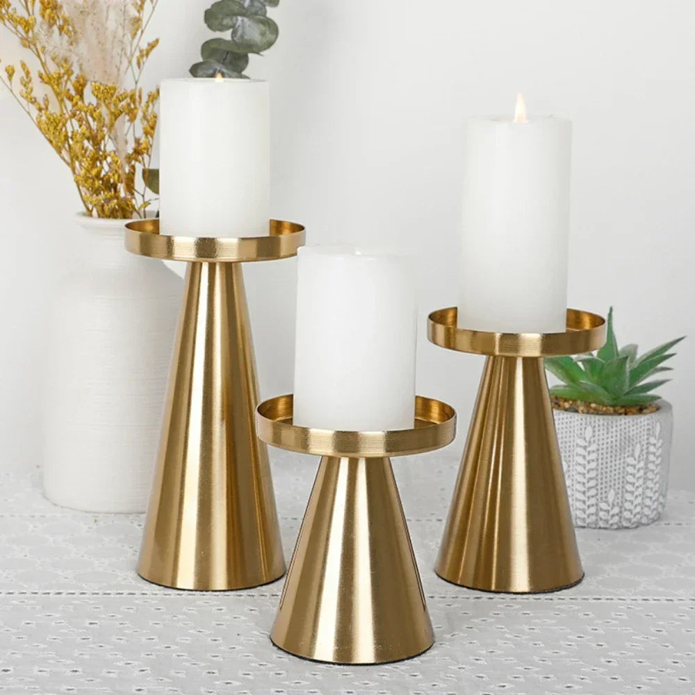 Lot de 3 Bougeoirs Dorés en Métal – Décoration Élégante et Moderne