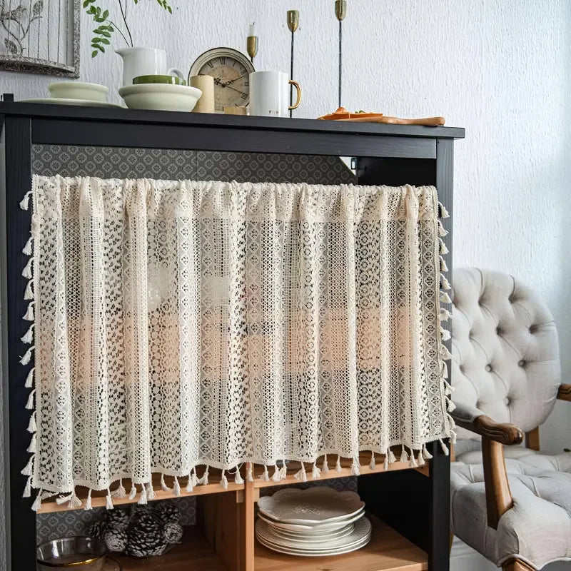Rideau Court en Dentelle Beige à Pompons – Style Bohème